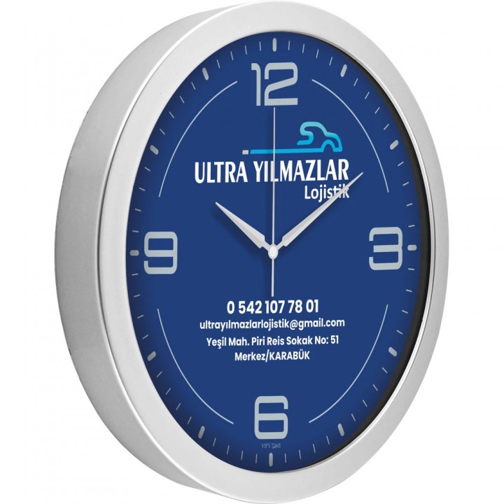 Logo Baskılı 30 cm Metalize Gümüş Lacivert Kadranlı Büyük Rakamlı Duvar Saati